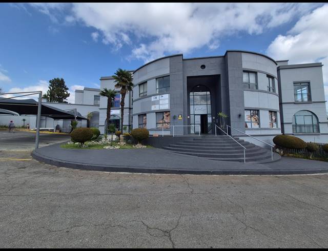 136M² OFFICE TO LET IN SUNNINGHILL